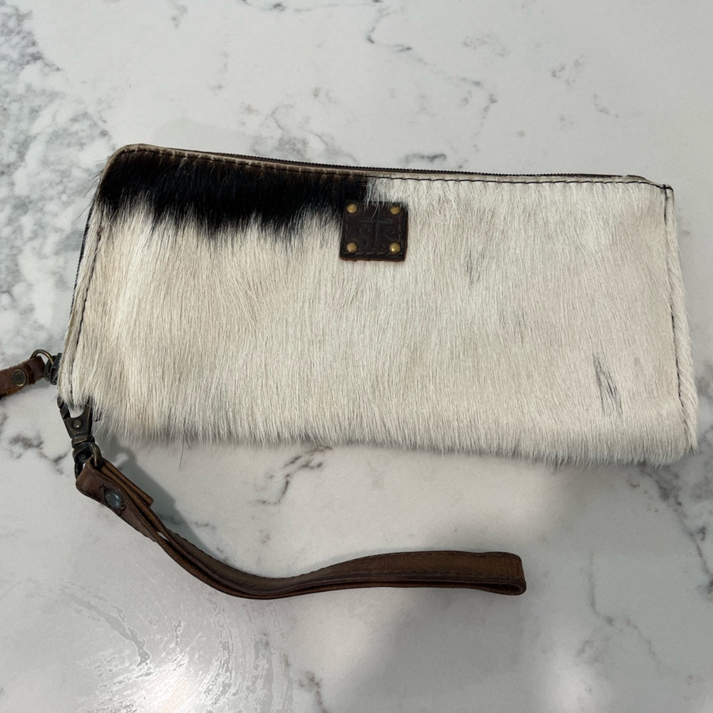 STS Ranchwear Black and White Wristlet Clutch